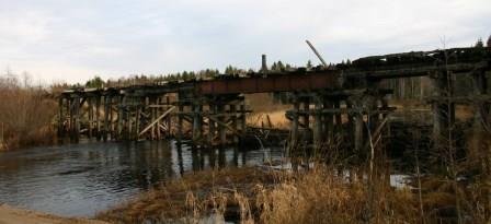Лесные поселки вдоль узкоколейной железной дороги Семигороднего леспромхоза.