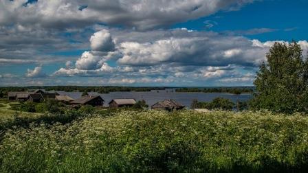 Почему люди уезжают из больших городов?
