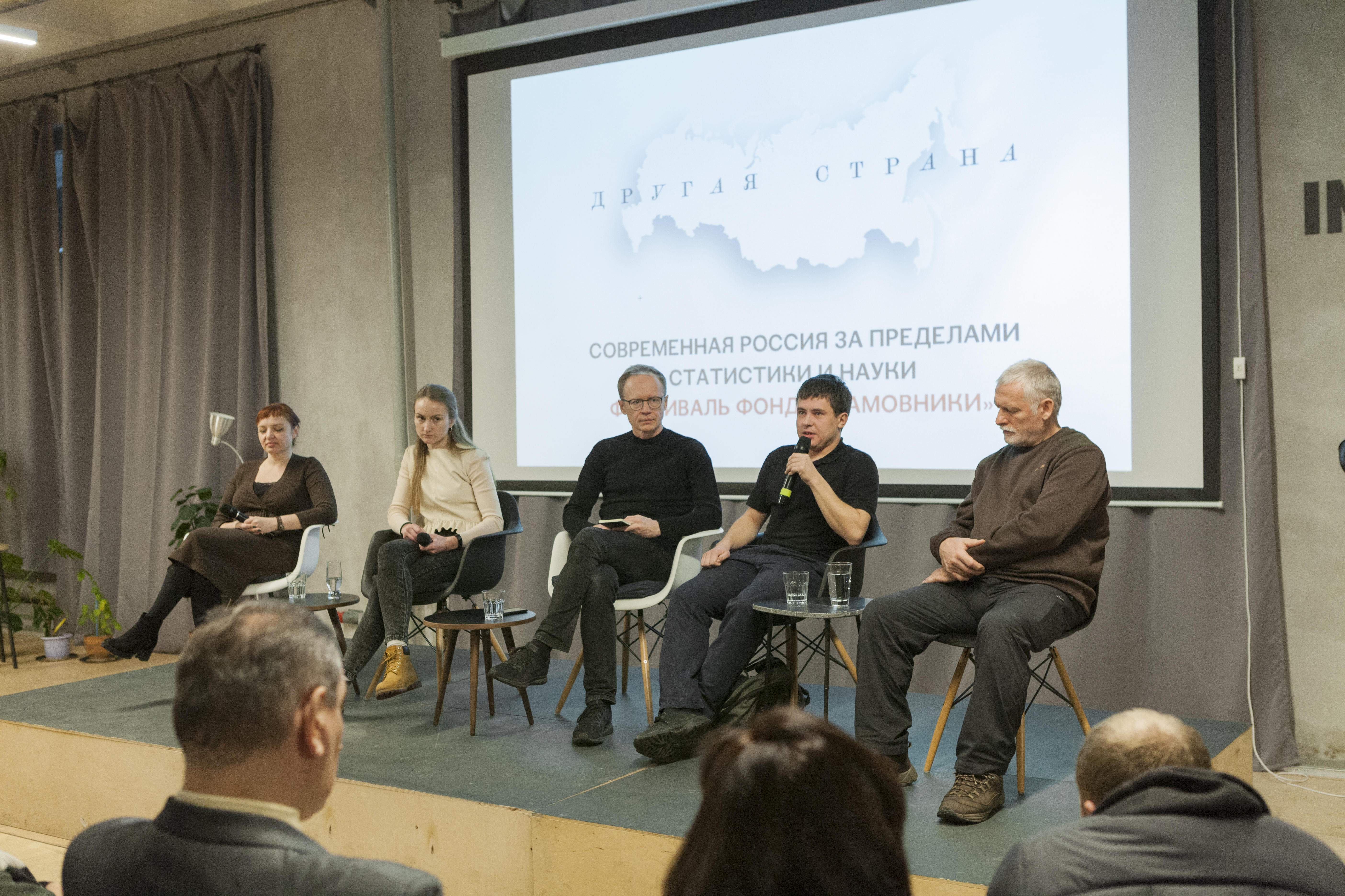 Отходники, мануфактурщики и анастасийцы: как живут люди, которых не может контролировать государство